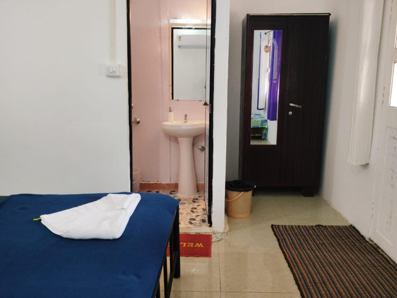 Baywatch Beach Resort Patnem Канкон Номер фото